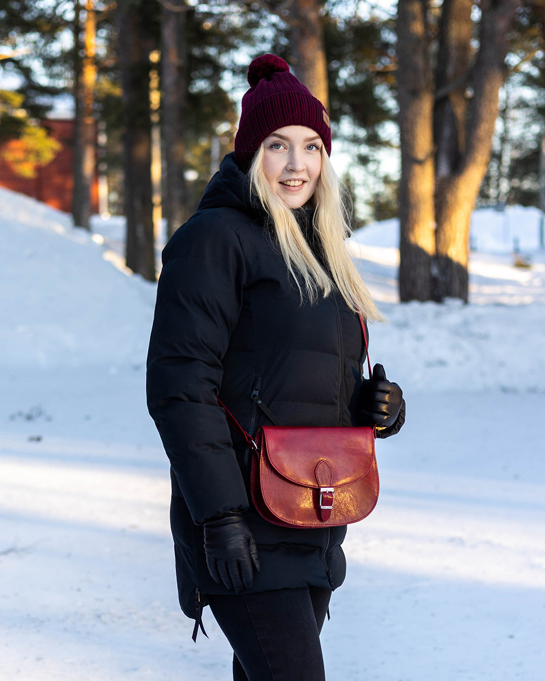 Punainen kasviparkittu olkalaukku Utua Visby Exclusive fiilis